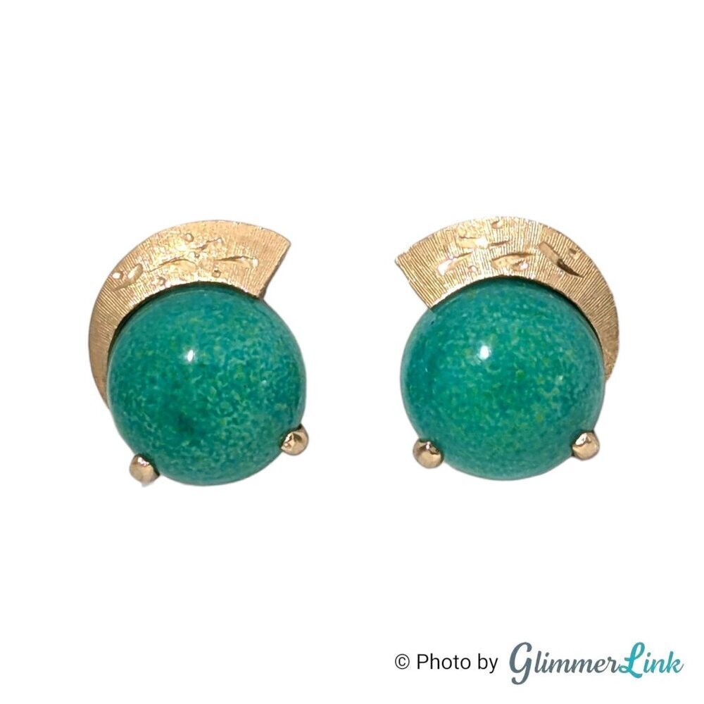 Vintage Green Glass Cabochon Fan Helmet Gold Tone Clip On Earrings